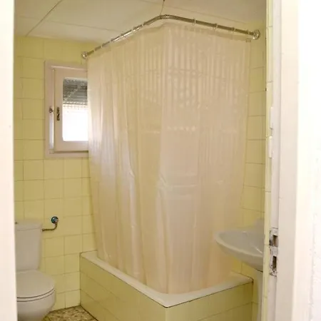 4 Bedrooms With Terrace And Wifi At